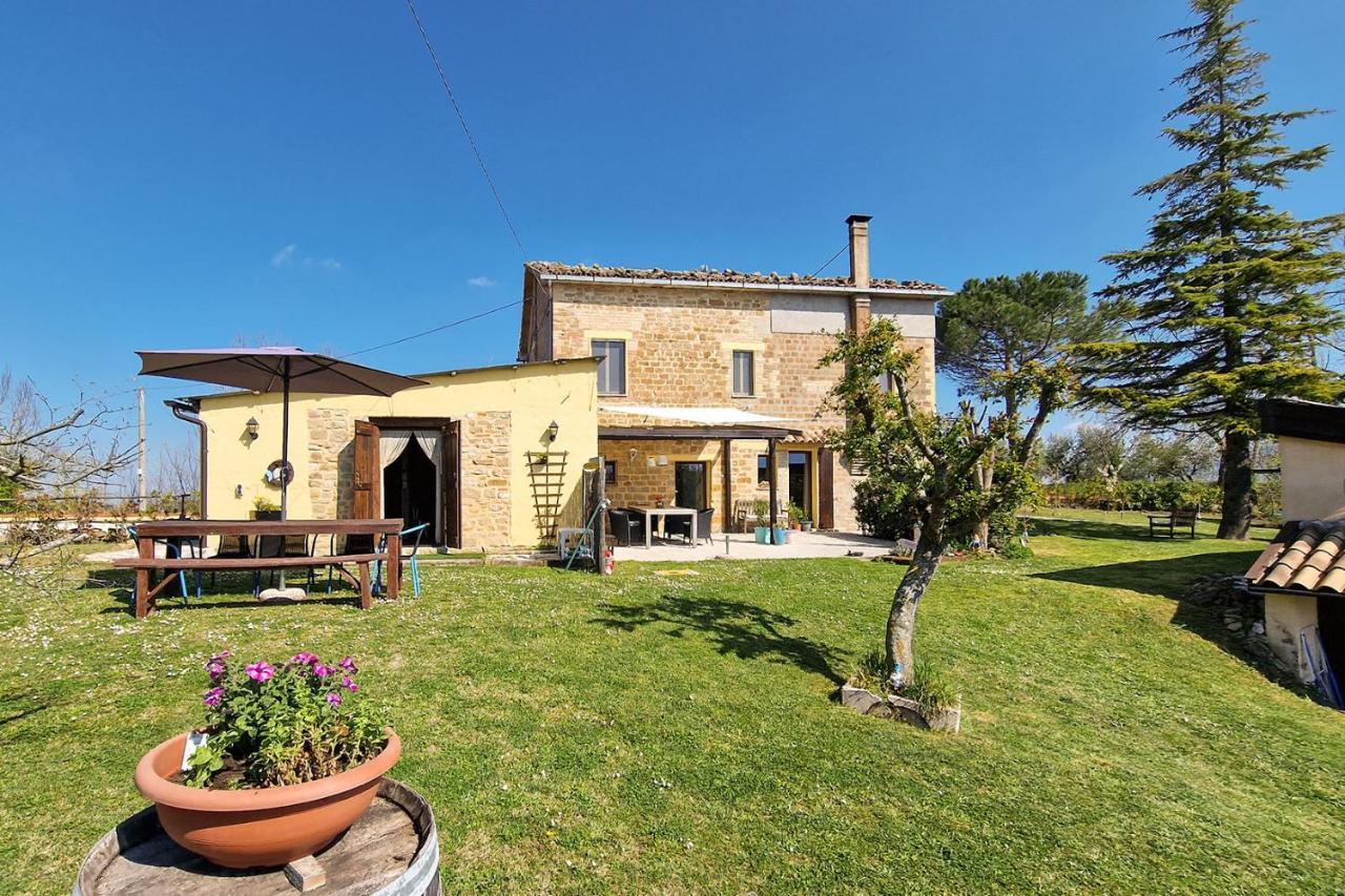 Villa Pilotti Country House Penna San Giovanni Exterior photo